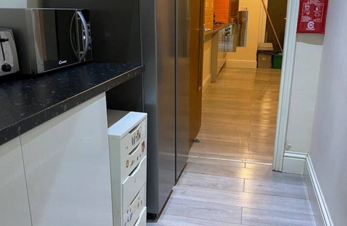 Manchester House | Room with en-suite bathroom