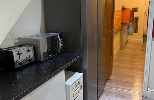 Manchester House | Room with en-suite bathroom