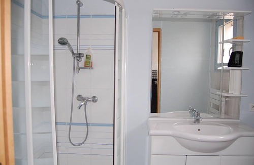 Grabels Bed & Breakfast | Room with independent access in villa