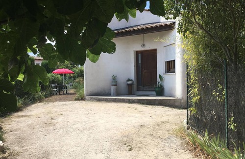 Grabels Bed & Breakfast | Room with independent access in villa