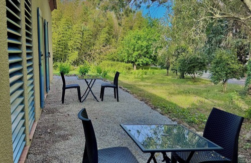 Thuir Apartment | Room with kitchenette in an estate