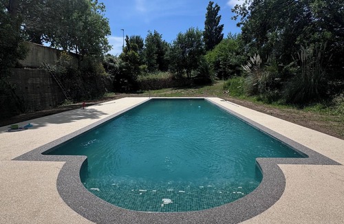 Thuir Apartment | Room with kitchenette in an estate