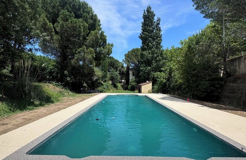 Thuir Apartment | Room with kitchenette in an estate