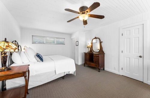 Comfort Hotel | Room with One King Bed, microwave, mini-fridge, and gas fireplace