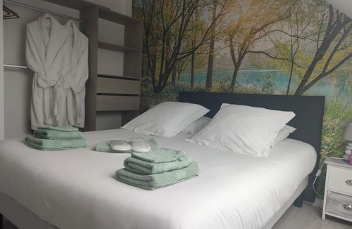 Porcaro Bed & Breakfast | Room with outdoor spa, unlimited access, and private whirlpool spa