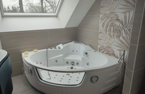 Porcaro Bed & Breakfast | Room with outdoor spa, unlimited access, and private whirlpool spa