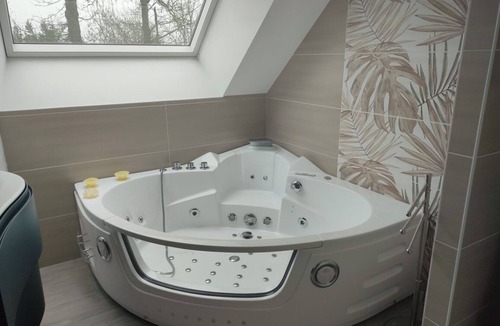 Porcaro Bed & Breakfast | Room with outdoor spa, unlimited access, and private whirlpool spa