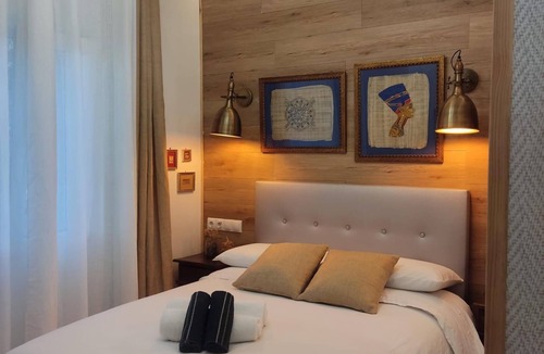 La Trinitat Nova Apartment | ROOM WITH PRIVATE BATHROOM 1