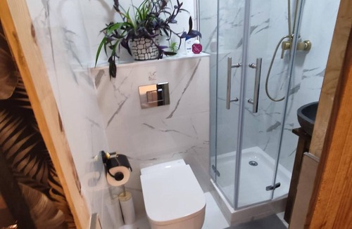 Nou Barris House | Room with private bathroom 2