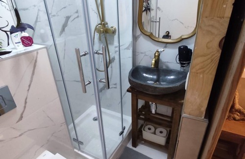 Les Roquetes House | Room with private bathroom 3