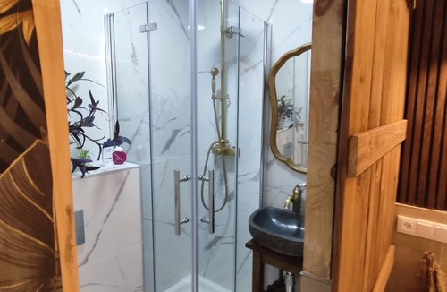 Les Roquetes House | Room with private bathroom 3