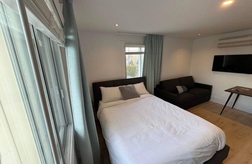 Bromont Hotel | Room with private bathroom