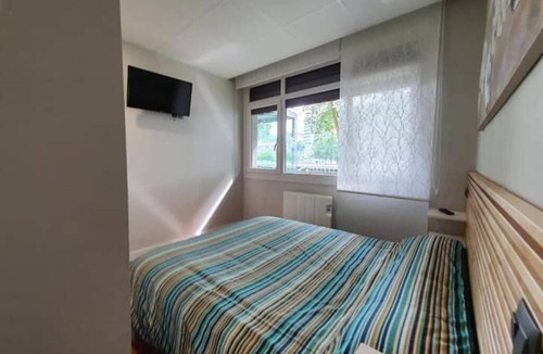 Uribarri Hotel | Room with Private Bathroom in front of Guggenheim. Riverview. Optional Parking