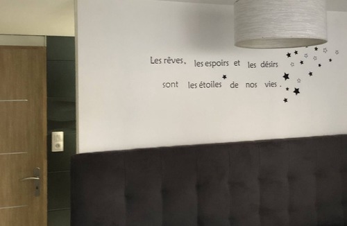 Saujon House | Room with private bathroom in a quiet area