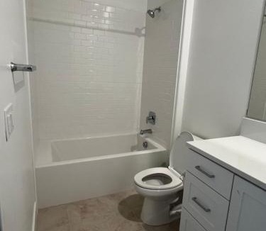 Irvine House | Room With Private Bathroom