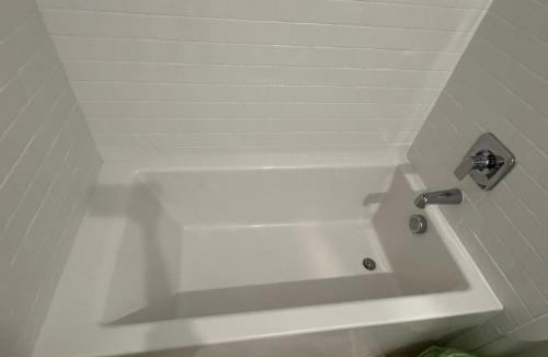 Irvine House | Room With Private Bathroom