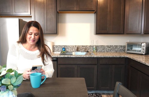 Turlock Apartment | Room with Queen bed, Pets welcome