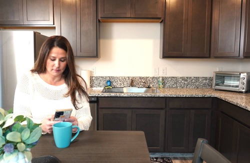 Turlock Apartment | Room with Queen bed, Pets welcome