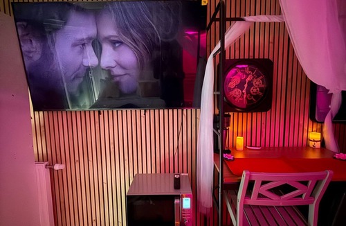 Plessis Tison Apartment | Room with sauna