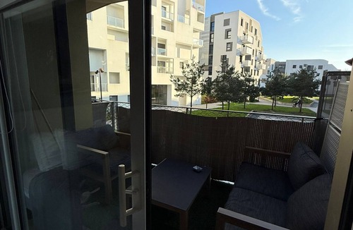 Plessis Tison Apartment | Room with sauna