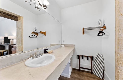 Comfort Hotel | Room with Two Queen Beds, microwave, mini-fridge, gas fireplace and porch