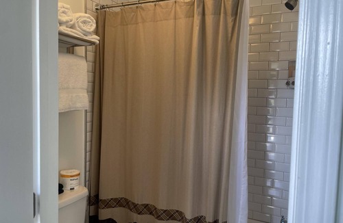 Clay City Cabin | Room with wi-fi, mini fridge and microwave Red River Gorge area