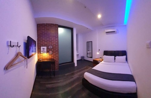Batu Ferringhi House | Roomies Suites