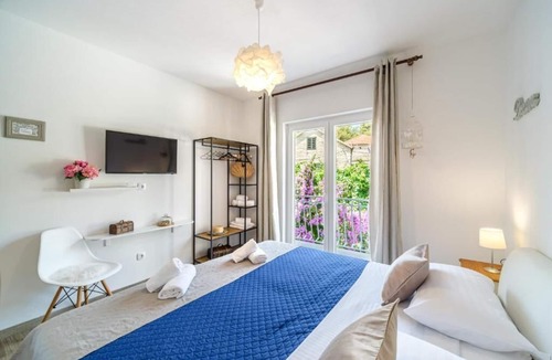 Cove Makarac (Milna) House | Rooms Ana
