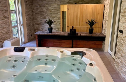 Proix House | Rooms & Aquatics