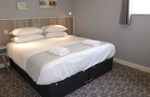 Waterlooville Hotel | Rooms at 73