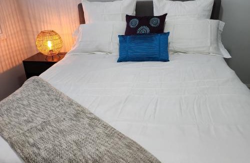 Box Hill House | Rooms at Gables in a modern home