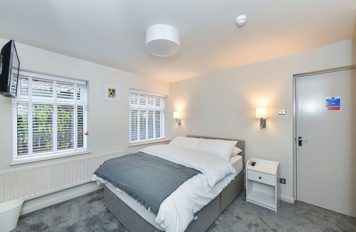 Newark House | Rooms at Rolleston