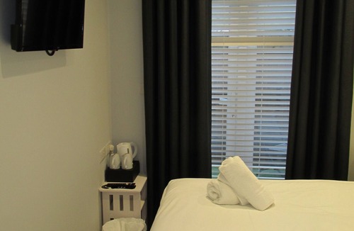 Desborough Hotel | Rooms at The Ritz Complex