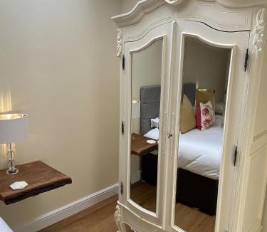 Talybont-on-Usk House | Rooms at The Usk