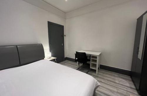 Broad Green House | Rooms in Modernised Victorian House