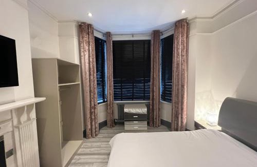 Broad Green House | Rooms in Modernised Victorian House