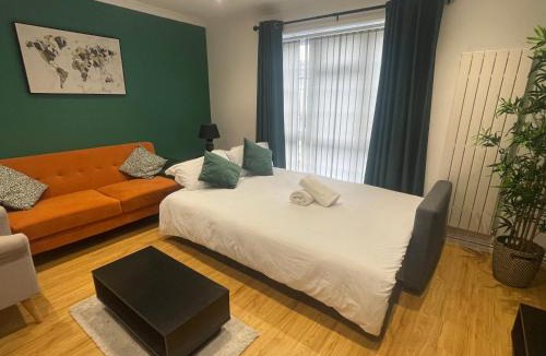 Milton Keynes House | Rooms in stylish house