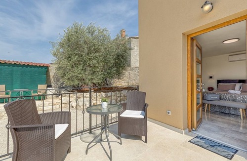 Musalez Apartment | Rooms Nilda /Luxury Double Bedroom No.1