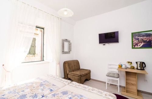 Dubrovnik Old Town House | Rooms Tezoro- Triple Room with City View (S3) - C9