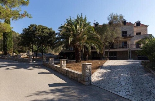 Kobas Apartment | Rooms Villa Bašica - Premium Double Room with Balcony and Sea View (Soba 4)