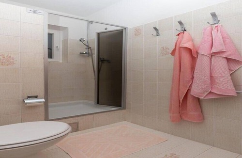 Kobas Apartment | Rooms Villa Bašica - Premium Double Room with Balcony and Sea View (Soba 4)
