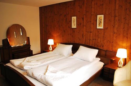Saas im Prattigau Hotel | Rooms with Private bathrooms