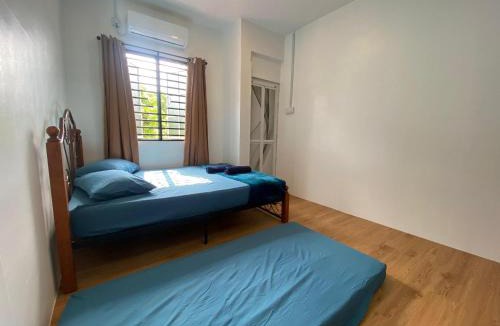 Teluk Kumbar House | Roomstay Cikgu Mie