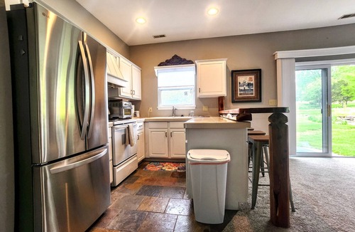 Camdenton Cottage | Roomy 1 Bedroom Cottage in Old Kinderhook. Pets Welcome!