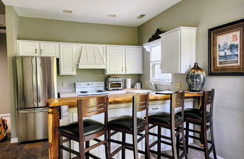 Camdenton Cottage | Roomy 1 Bedroom Cottage in Old Kinderhook. Pets Welcome!