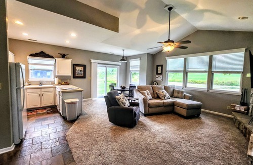 Camdenton Cottage | Roomy 1 Bedroom Cottage in Old Kinderhook. Pets Welcome!