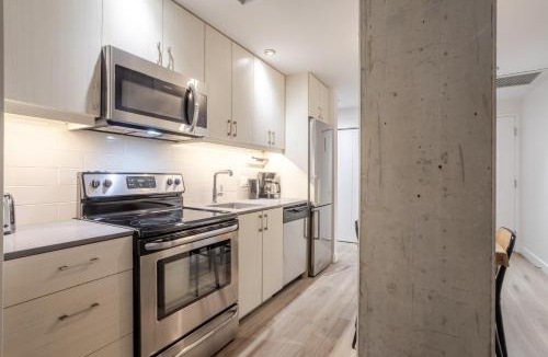 Cite Multimedia Apartment | Roomy 1BR Getaway MTL Old Port