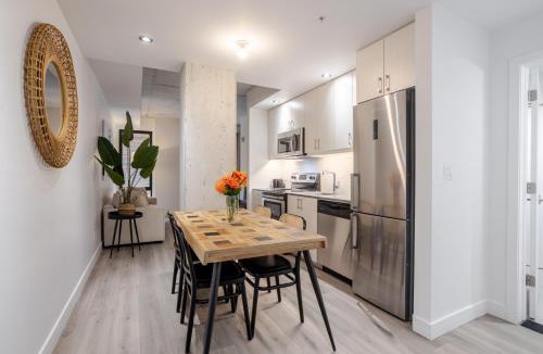 Cite Multimedia Apartment | Roomy 1BR Getaway MTL Old Port