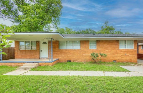 Duncan House | Roomy- 3 bedroom house able to sleep 8 in Duncan, OK