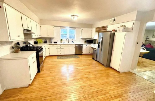 Gahanna House | Roomy 3 BR Ranch - Pool Table - Kid & Pet Friendly - Big Yard - Ample Parking